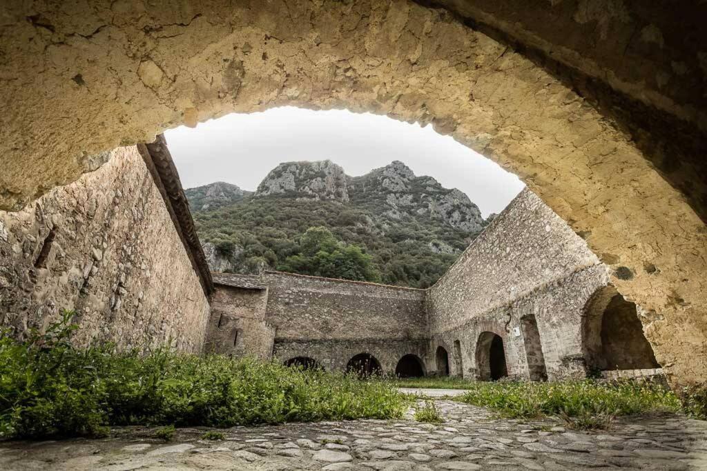 Les Maisons Du Conflent, Maisons Familiales En Pierre Au Coeur Des Remparts Вильфранш-де-Конфлан Экстерьер фото